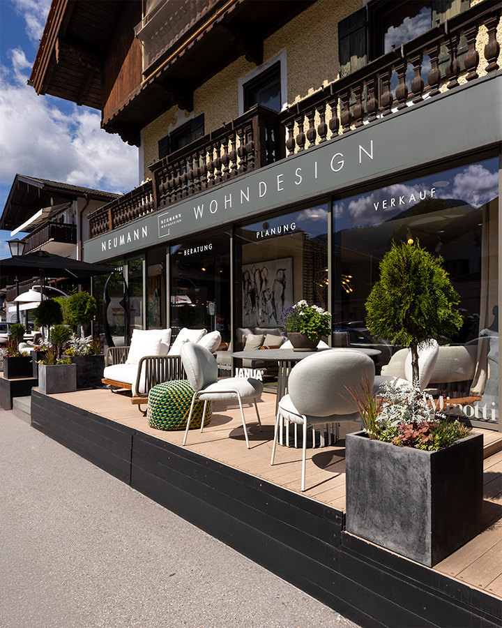 Janua Basket Tisch und Freifrau Nana Outdoor Stühle
